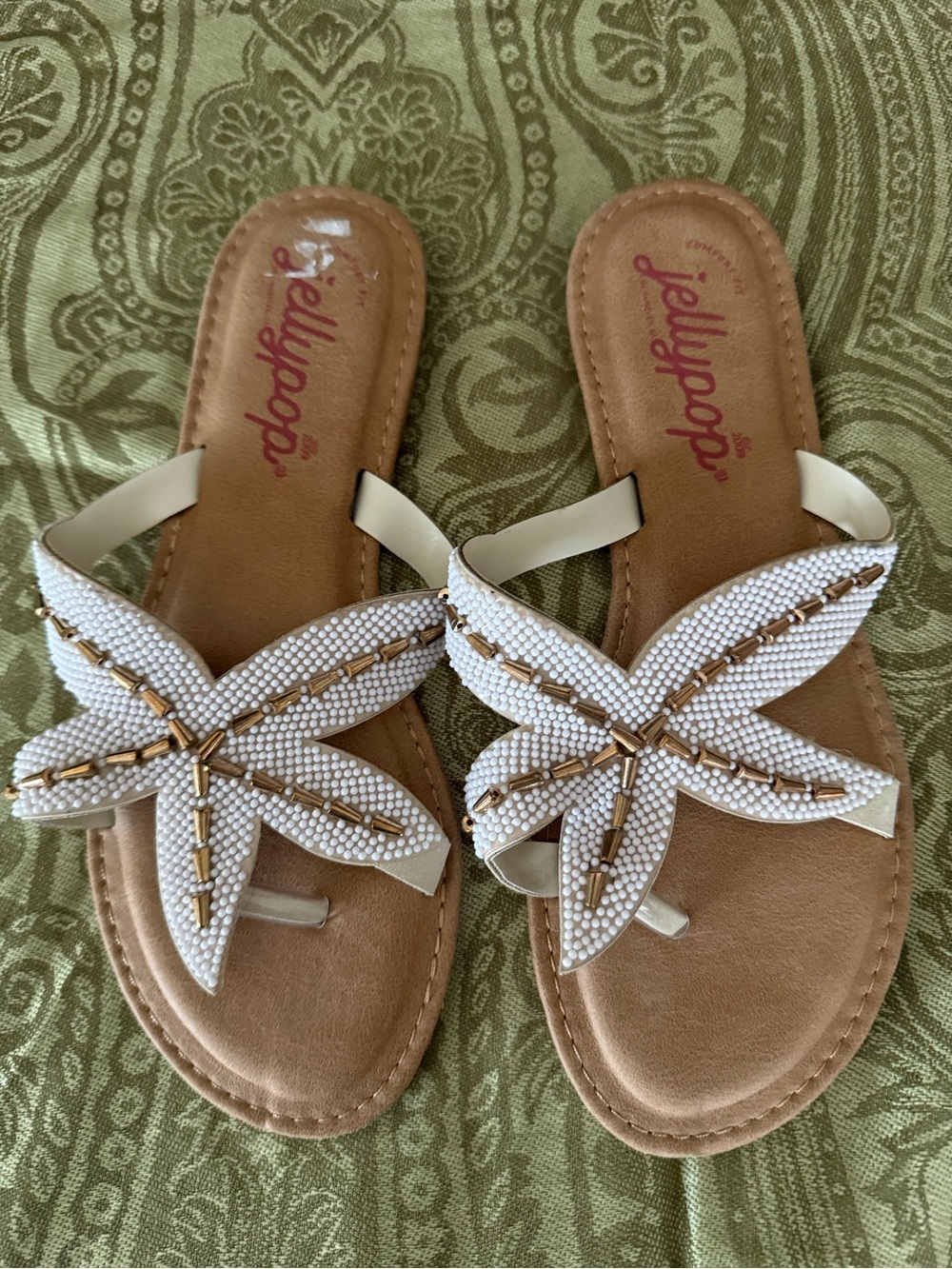 Jellypop White Beaded Starfish Slide Sandals- never worn